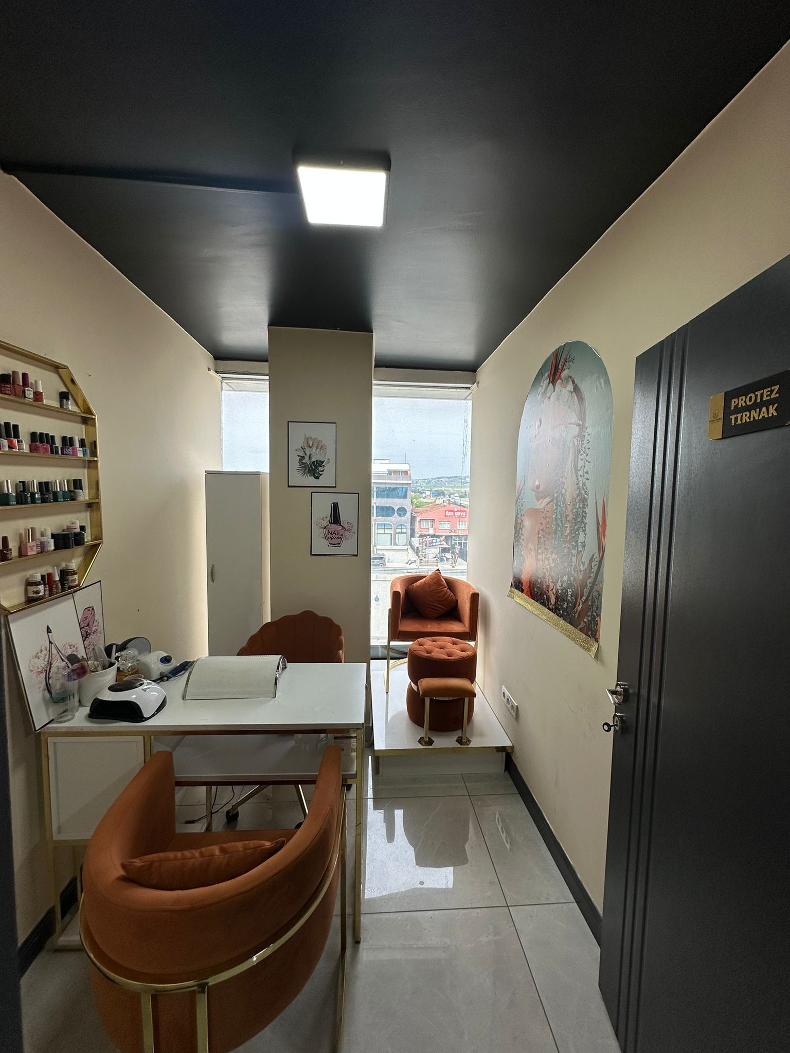 Tırnak tasarımı odası
